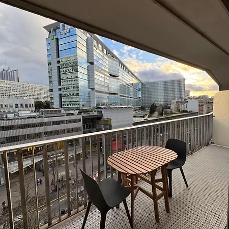 2 Bedroom Renovated In The Heart Of Apartment *