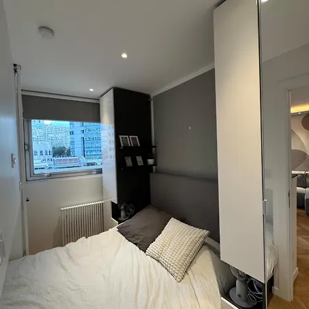 2 Bedroom Renovated In The Heart Of Apartment