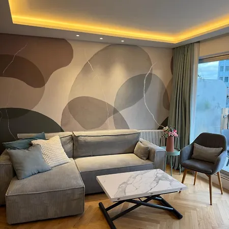 Apartment 2 Bedroom Renovated In The Heart Of Paris