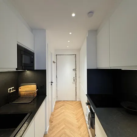 2 Bedroom Renovated In The Heart Of Paris