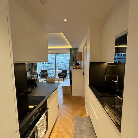2 Bedroom Renovated In The Heart Of *