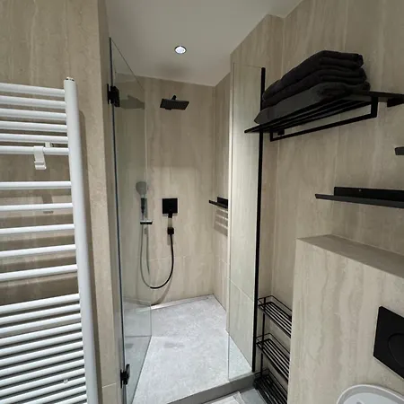 2 Bedroom Renovated In The Heart Of * Paris